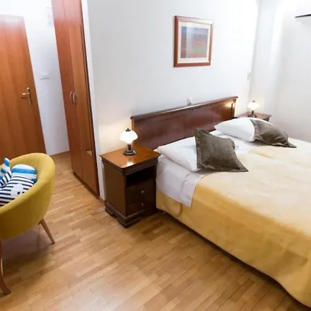 By The Sea - 23996 Guest house Split